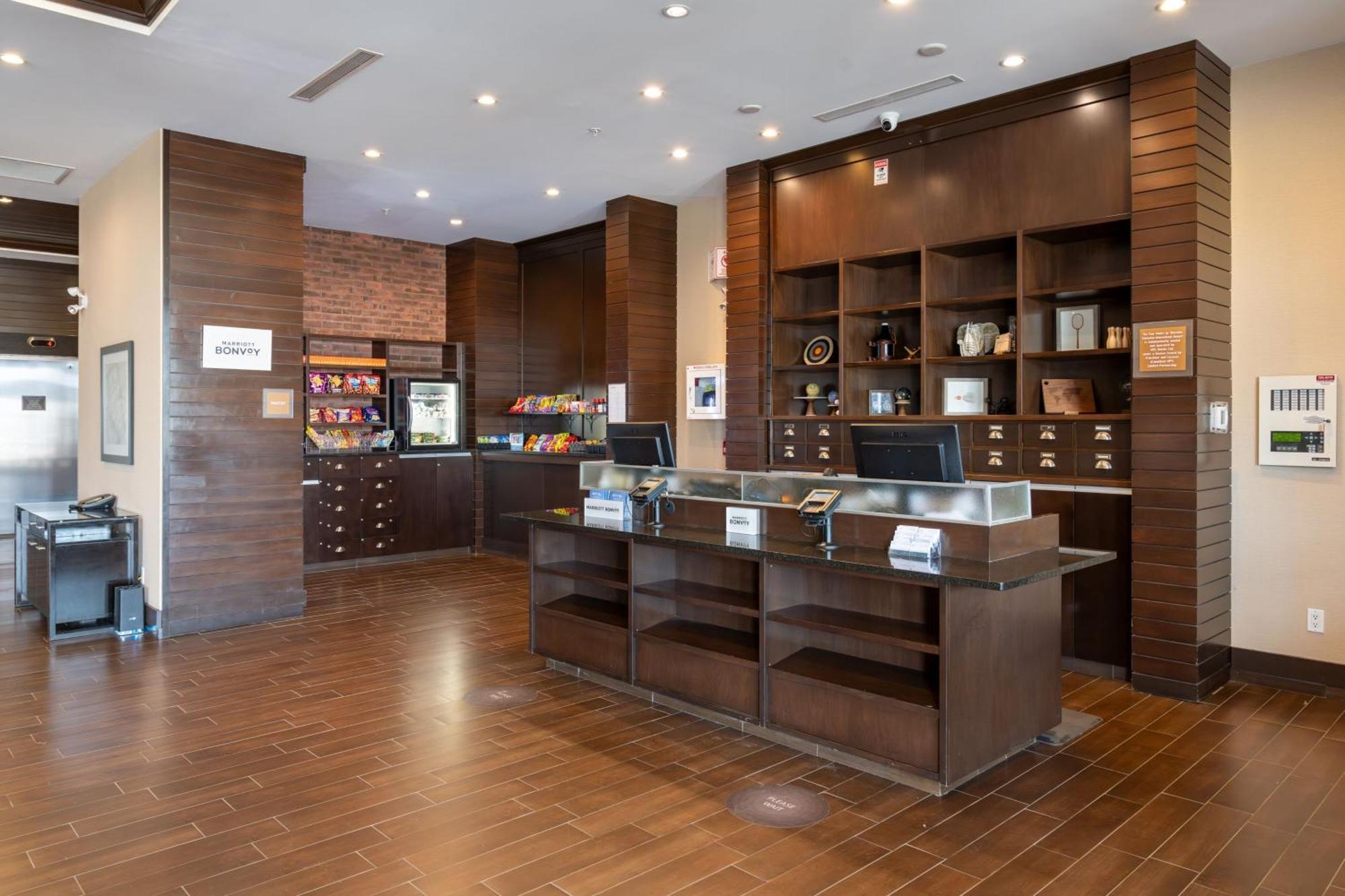 Four Points By Sheraton Edmonton International Airport Ниску Екстериор снимка