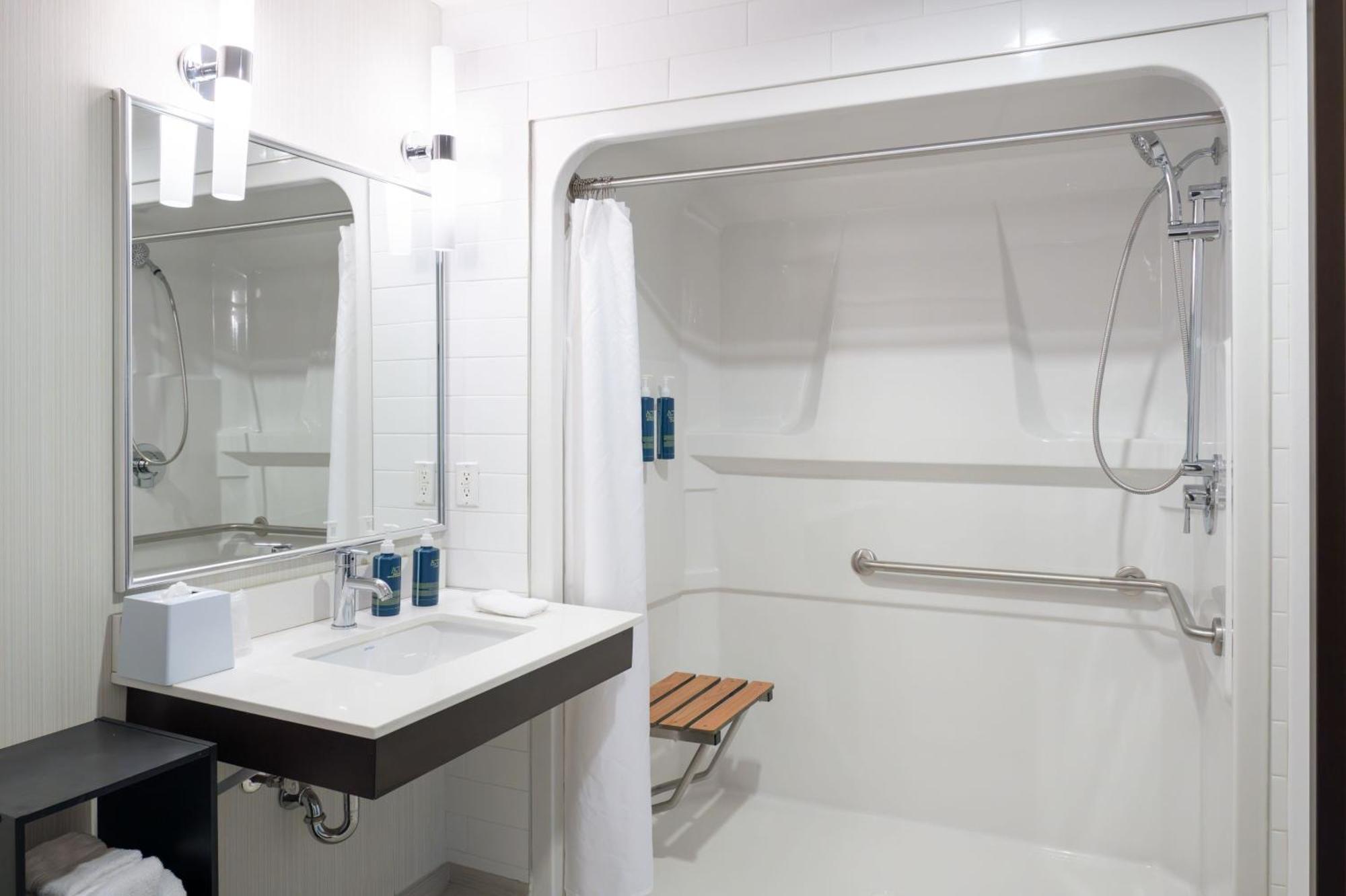 Four Points By Sheraton Edmonton International Airport Ниску Екстериор снимка