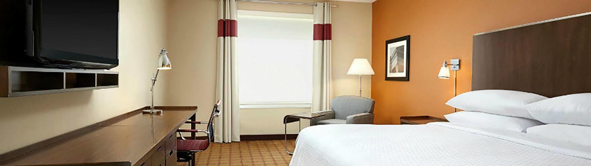 Four Points By Sheraton Edmonton International Airport Ниску Екстериор снимка